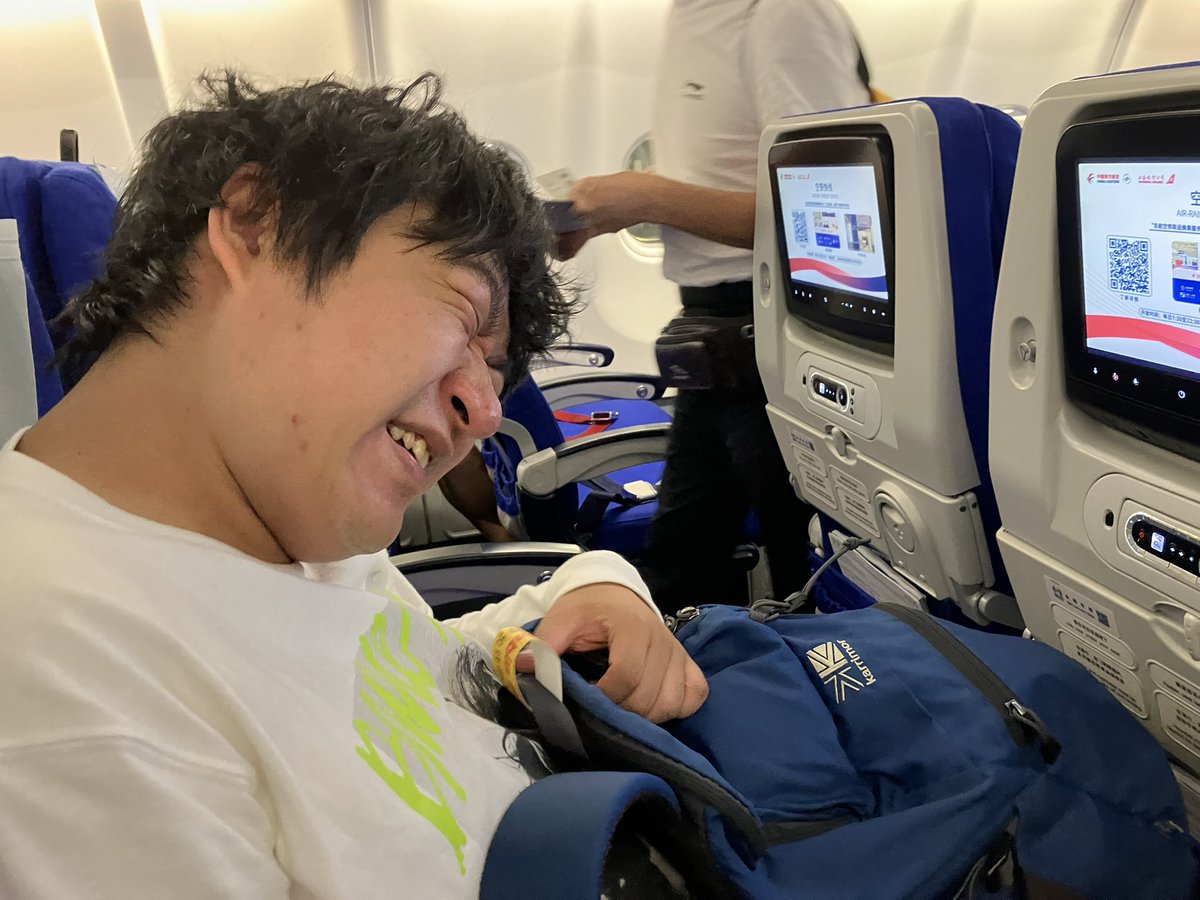 Zaki_univ's tweet photo. 内山、英語の通じない中国人に通路を塞がれ無事死亡。 https://t.co/xL5tQIfbQW