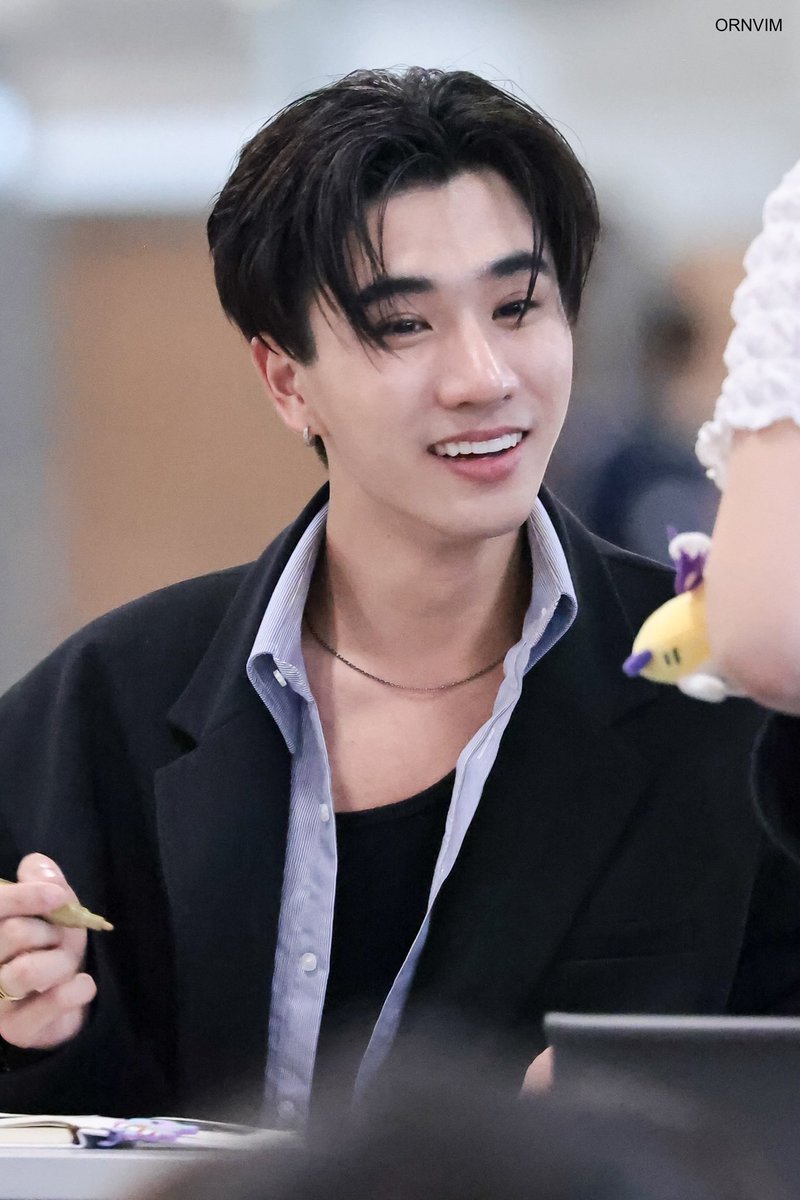 ornvim's tweet photo. สายตา เอ็นดูฟคมากก 🖤😳
PERTHSANTA X BOOKEXPO
#BookExpo2024xPS
#PERTHTANAPON #KDPPE https://t.co/qv9ehOCxMi