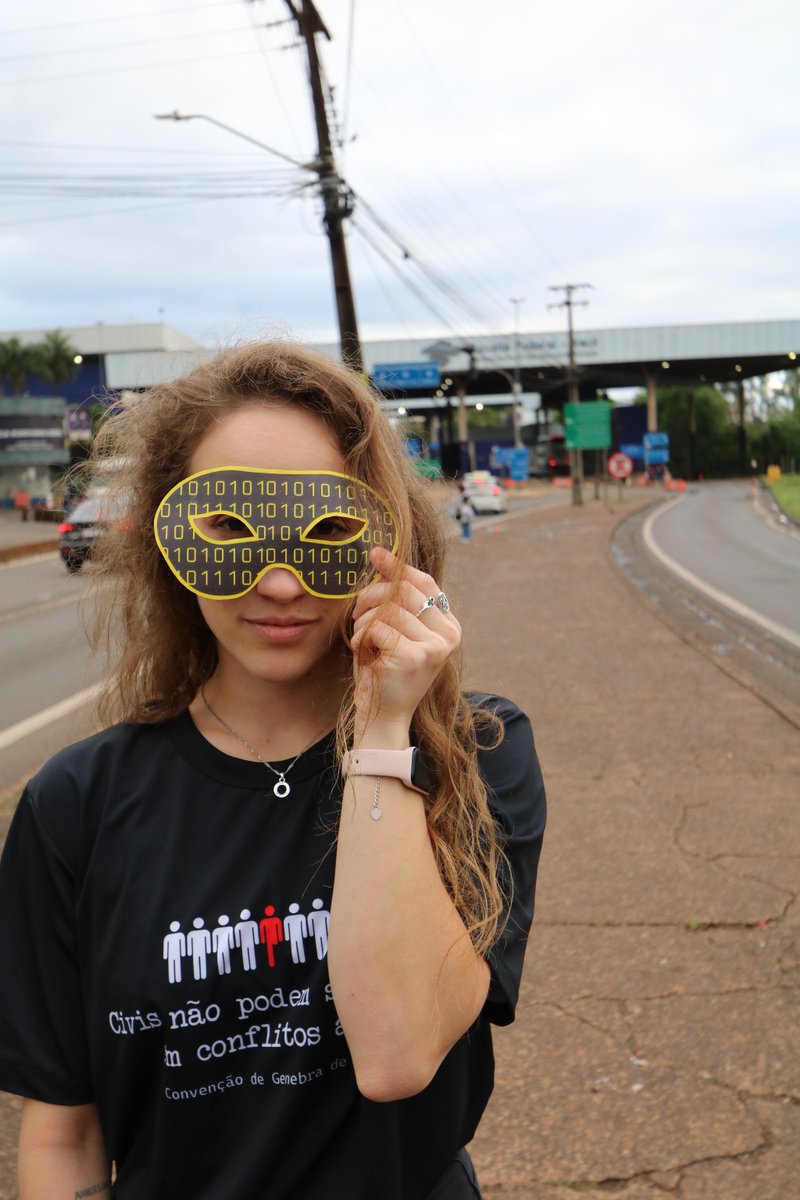 BanKillerRobots's tweet photo. Olá from Foz do Iguaçu👋 🇧🇷
#Brazilian campaigners are reminding people that they are #MoreThanData.
To #AutonomousWeapons we're just code. That’s why campaigners are calling on states to stop killer robots at #UNGA79 @Dhesarmebr
https://t.co/EWcQMofXU8 https://t.co/CH9s6YSHfX