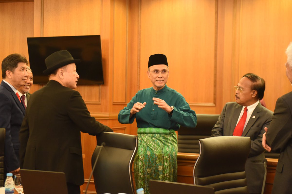 MohdShukriYajid's tweet photo. Vibrant and impactful meeting at the Board of Governance meeting today. We are paving the way for @MSUMalaysia to shape holistic, balanced, and well-rounded future-ready graduates through top-tier education. Big things ahead to impact others for #MSUrians! https://t.co/oY1dqnrwdP