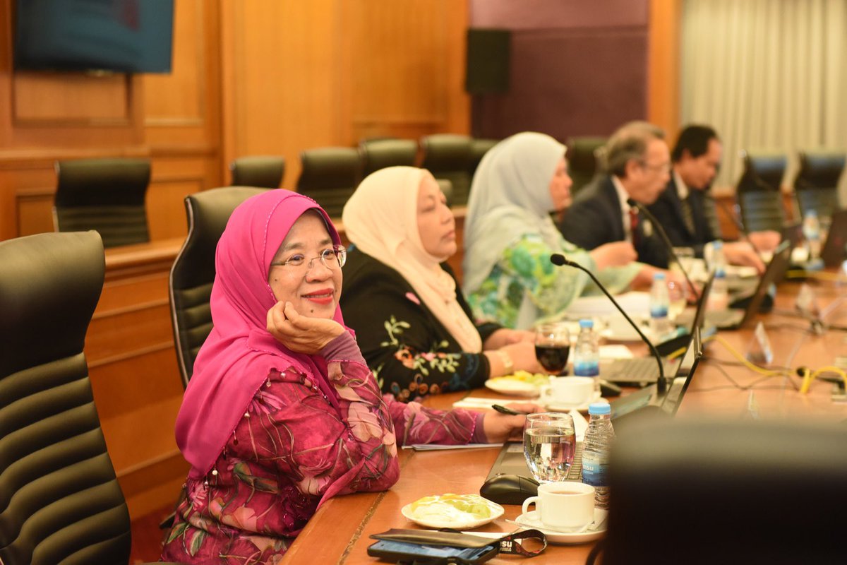 MohdShukriYajid's tweet photo. Vibrant and impactful meeting at the Board of Governance meeting today. We are paving the way for @MSUMalaysia to shape holistic, balanced, and well-rounded future-ready graduates through top-tier education. Big things ahead to impact others for #MSUrians! https://t.co/oY1dqnrwdP
