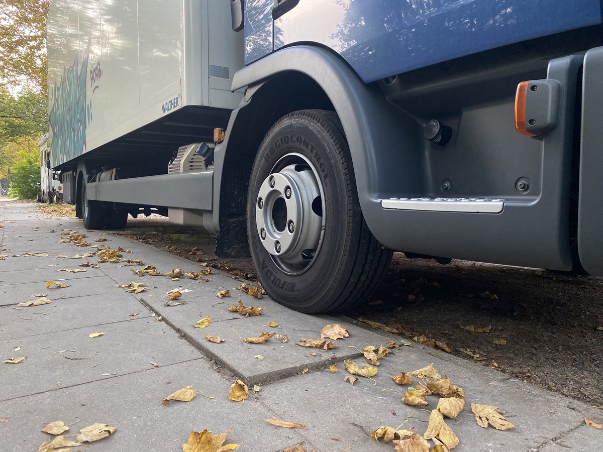 Warum es verboten ist, mit Kraftfahrzeugen deren zulässiges Gesamtgewicht 2,8 t übersteigt, auf dem Gehweg zu parken