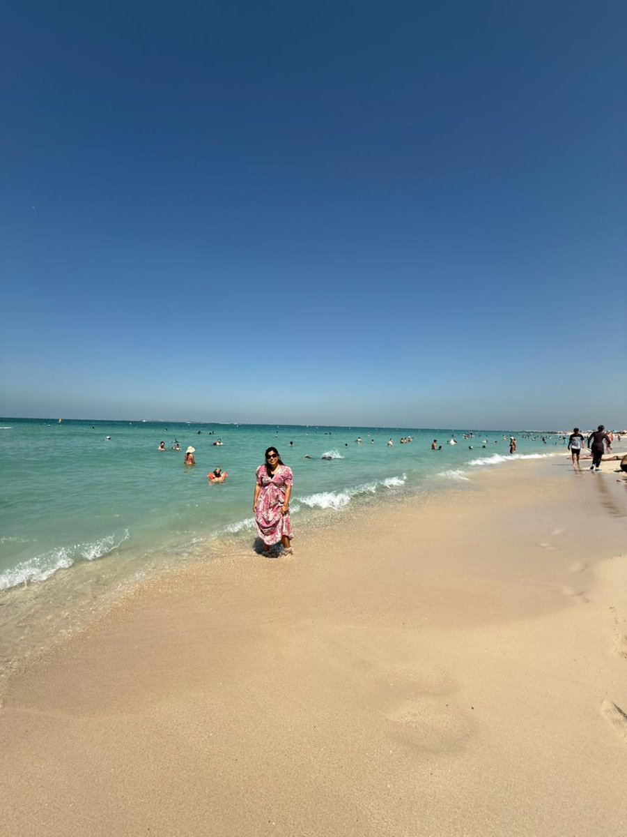 DivyanshiB1207's tweet photo. Day at the beach⭐️⭐️⭐️⭐️⭐️ - One of the underrated but most do things to do in Dubai! We loved Kite Beach - they had a La Roche-Posay pop-up and we got a ton of freebies :) https://t.co/x1A8G1wI39