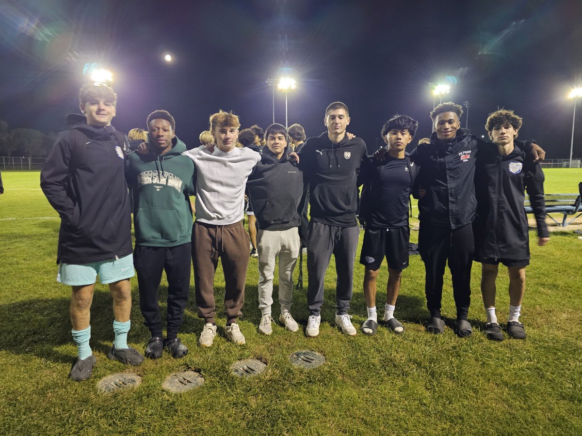 FCPride08bECNL's tweet photo. #Family #brotherhood 

#FCPrideinHS https://t.co/wCauEoisTF