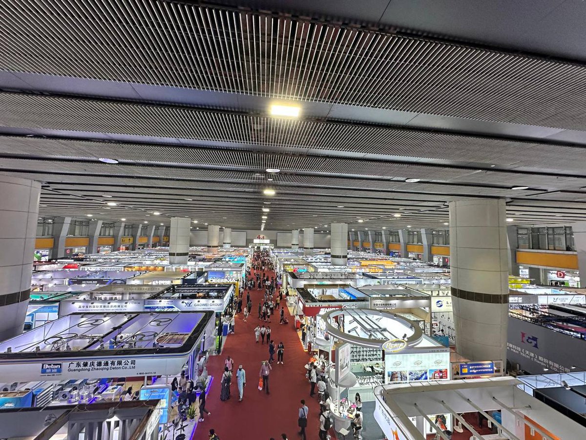 🌎 ¡Explorando Innovaciones en China!

Nuestro equipo ha visitado la feria de Canton en China

Descubriendo las últimas novedades en vestuario laboral, EPIs y herramienta

¡El futuro es brillante y lleno de innovación! 

#CantonFair #Innovación #SuministrosIndustriales #China2024