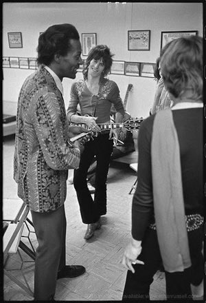 RollingStones's tweet photo. Thinking of Chuck Berry on his birthday today 🎸⭐️ 

📸: Ethan Russell https://t.co/aTviF1wLi9