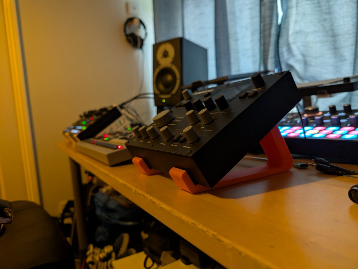 MrAmbientShane's tweet photo. I've just purchased this 3D printed stand from (cold earth industries) for my Elektron boxes, it's far superior to the rubbish I bought last week from another seller. £25 each might sound expensive but it's rock solid, I love the orange colorway, I've just ordered 2 more 🖐️ https://t.co/0SY8gzoySH