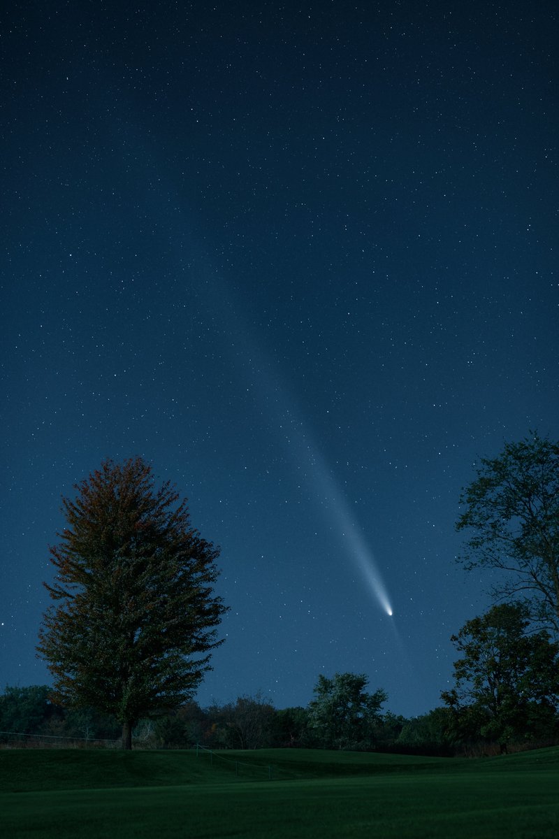 Comet Tsuchinshan–ATLAS ☄️ last night from southeast of Oxford. This is a composite image. I was really struck by how big it was, including to the naked eye once I found it. #cincywx <a href="/KevinWLWT/">Kevin Robinson</a> <a href="/AllisonWeather/">Allison Rogers WLWT</a> <a href="/RandiRicoWLWT/">Randi Rico WLWT</a> #Astrophotography  

Full res-&gt; flic.kr/p/2qorxyi