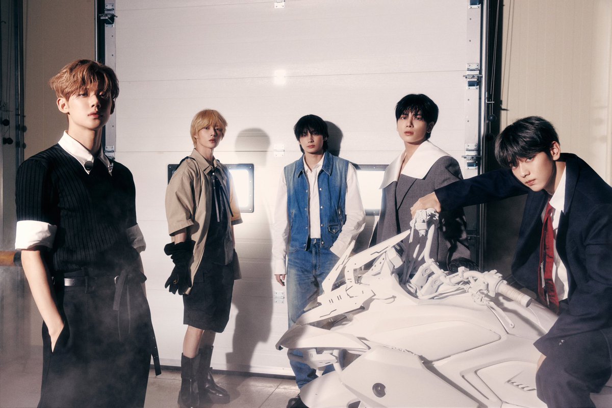 txtdom's tweet image. THE BEST GROUP EVER CREATED