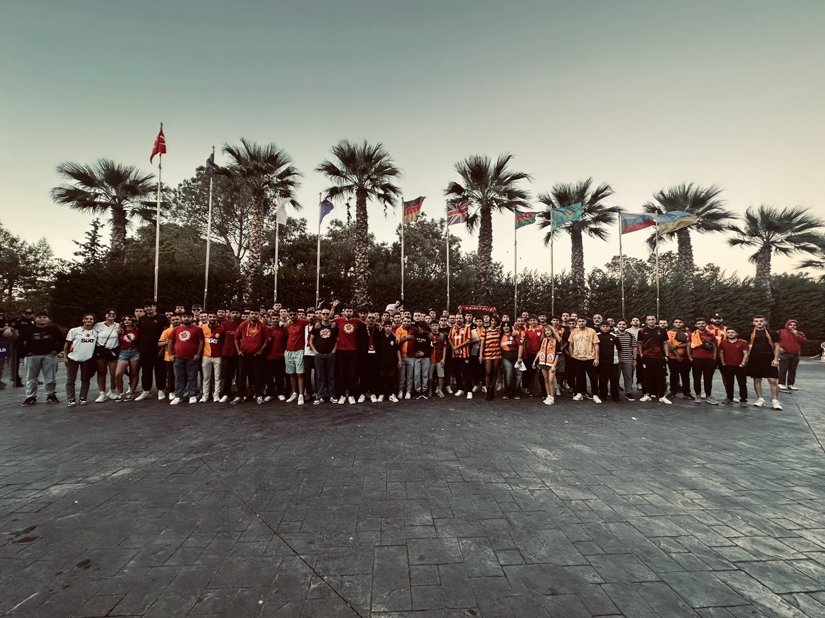 SEN ŞAMPİYON OLACAKSIN !

Antalya’da takımımızı aslanlar gibi karşıladık.
#ultrAslanUNI 
#uAUNIAKDENİZ