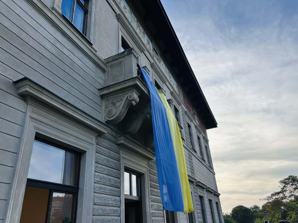 LadmanovaMonika's tweet photo. „Obrana demokracie je vedle bezpečnosti a konkurenceschopnosti jednou z priorit 🇪🇺Evropské komise pro období 2024–2029,“ připomněla jsem na 🇨🇿🇺🇸česko-americké konferenci zaměřené na odolnost proti autoritativním režimům.

Díky @IFES_REO a @Jagello2000 za pozvání🙏 https://t.co/S3VTWrjzsa