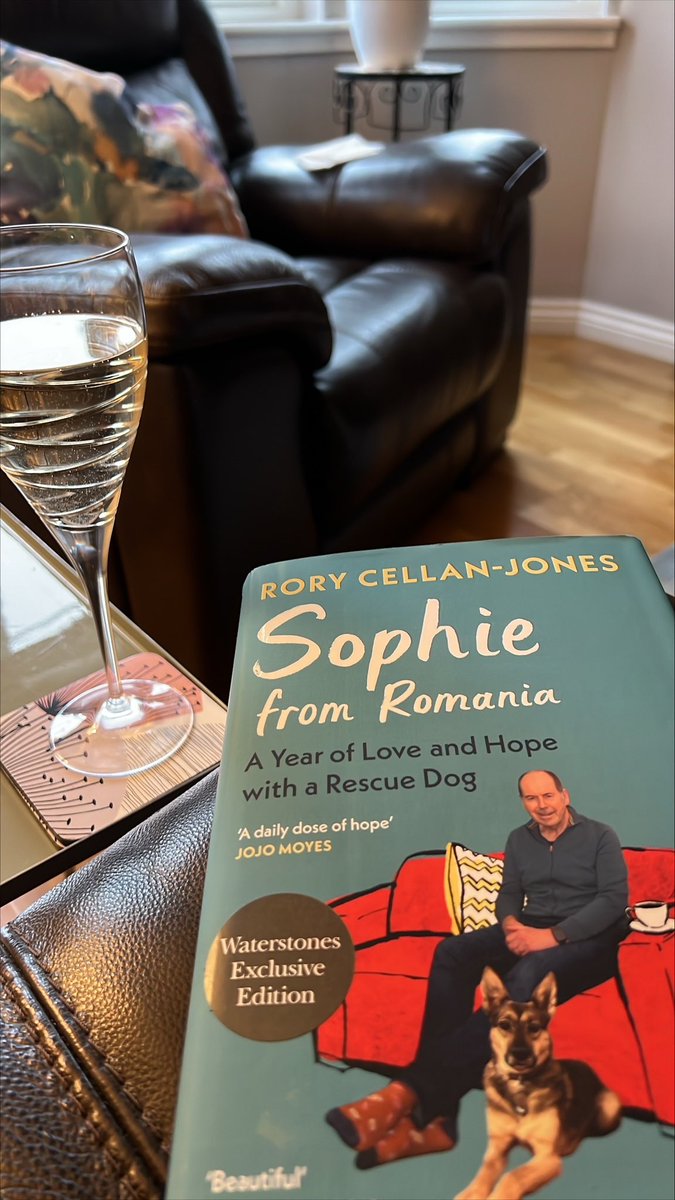 Friday evening sorted <a href="/ruskin147/">Rory Cellan-Jones</a> <a href="/DianeCoyle1859/">Diane Coyle</a> #sophiefromromania