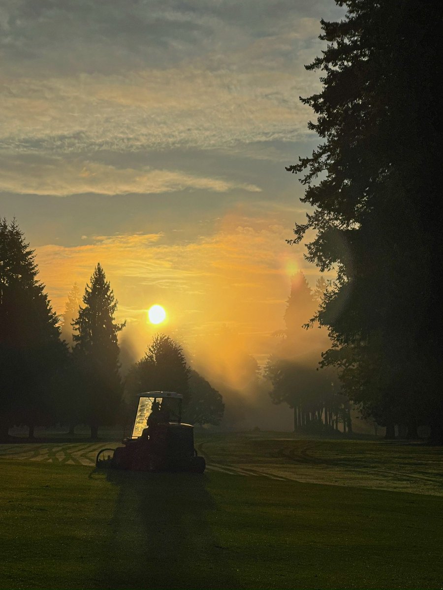 _lehman01's tweet photo. Fall golf has arrived @RoyalColwoodGC https://t.co/Y9RfWJdmbI
