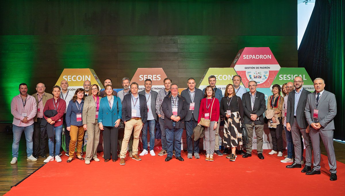dipualba's tweet photo. 👏🏼¡Nuestro II #CongresoNacional @sedipualba concluye 'con nota'👌🏻 y la #premisa de seguir avanzando!
Dos días de conocimientos, ideas y modelos de trabajo en #TransformaciónDigital que han finalizado con el reconocimiento a 15 #entidades 'hermanas' 🙌🏻🥰
https://t.co/youpMco3Qv https://t.co/9iKvY33VlV