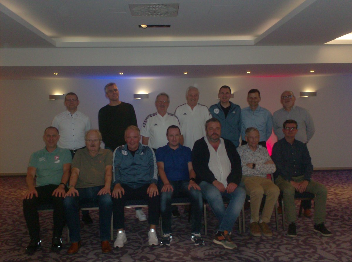 EngelsPascal's tweet image. Naar jaarlijkse gewoonte treffen de Regelexperten uit BEL, NED, LUX, DUI, OOST, ZWITS en LIE zich voor een levendig debat over de spelregels. Voetbal Vlaanderen #rbfa #norefnogame