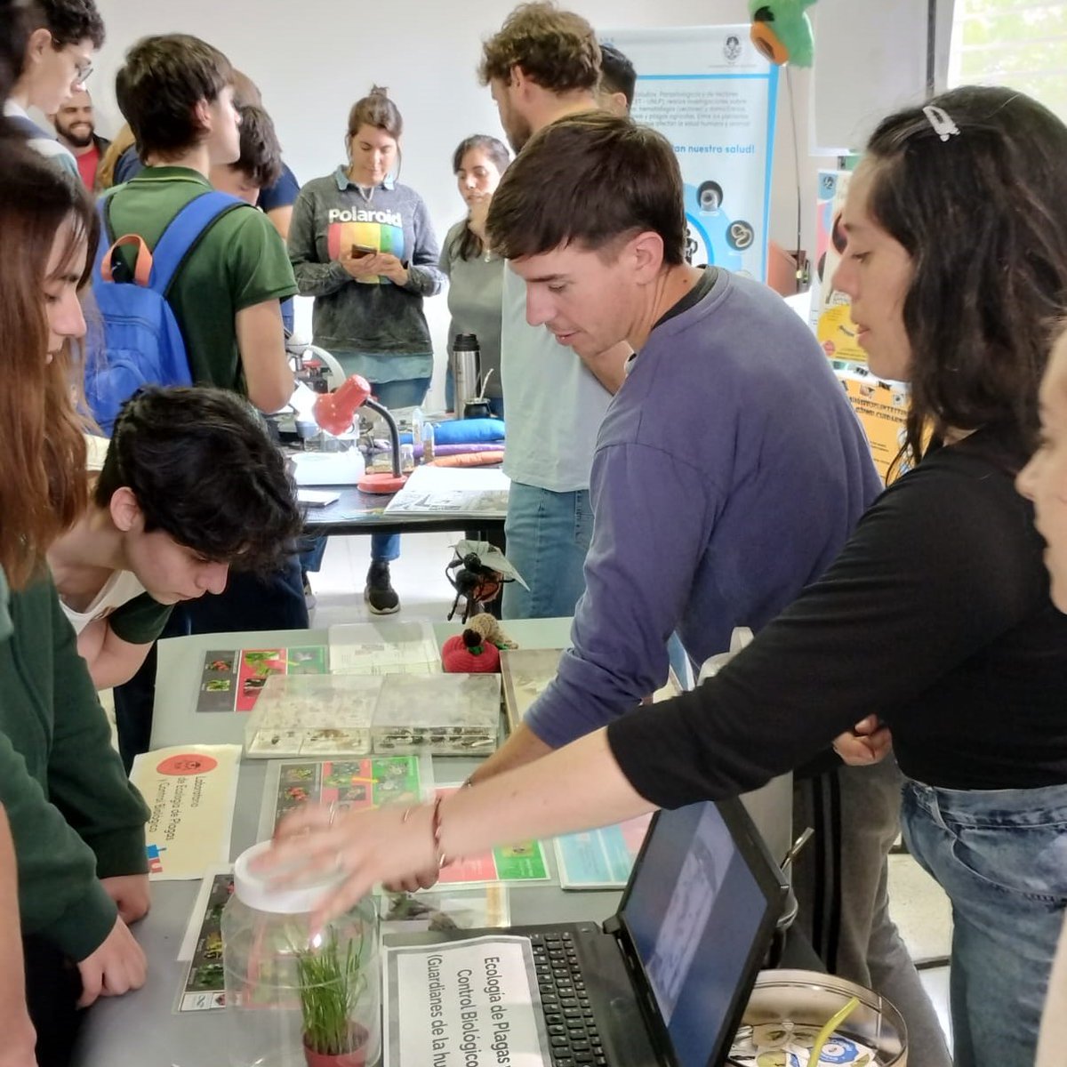 cepave_conicet's tweet image. La semana pasada, desde el CEPAVE llevamos adelante actividades de extensión en lo que solíamos celebrar como la #SemanadelaCiencia, coordinada en años anteriores por el MINCyT. A pesar del desfinanciamiento, seguimos defendiendo la ciencia y la educación públicas.