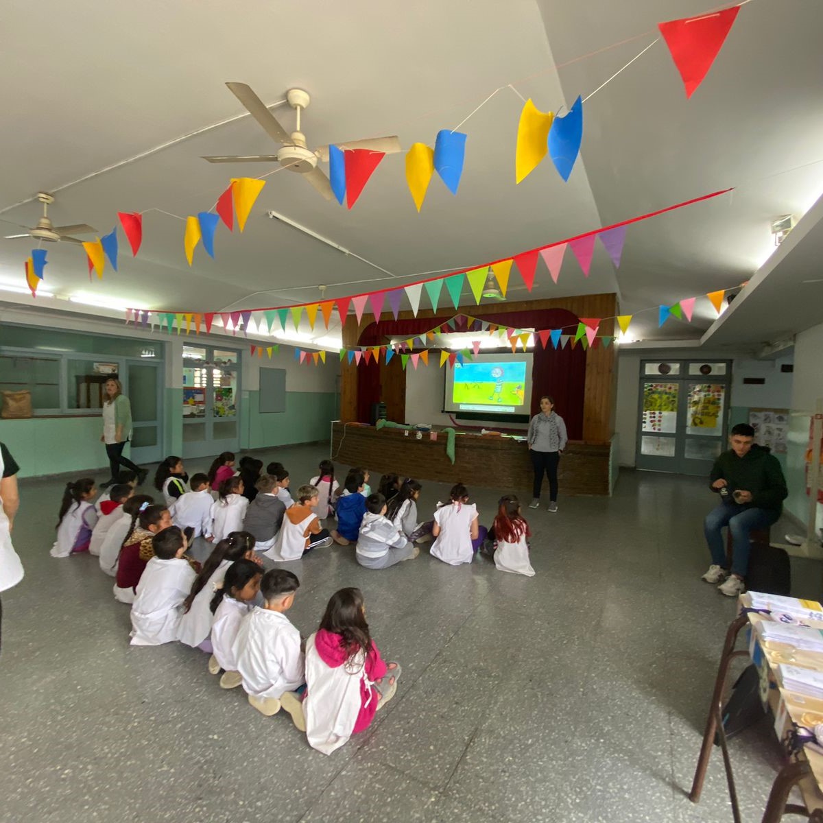 cepave_conicet's tweet image. La semana pasada, desde el CEPAVE llevamos adelante actividades de extensión en lo que solíamos celebrar como la #SemanadelaCiencia, coordinada en años anteriores por el MINCyT. A pesar del desfinanciamiento, seguimos defendiendo la ciencia y la educación públicas.