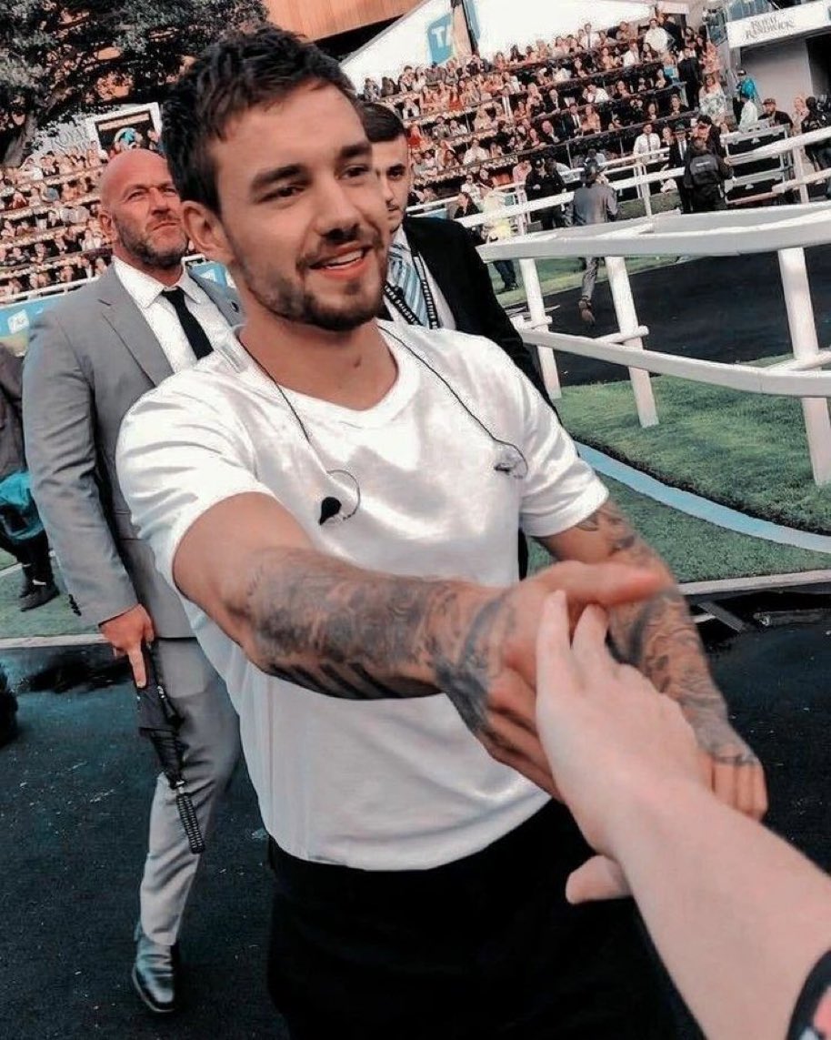 HeliaCelas's tweet photo. RIP Liam ✝️💟 https://t.co/XupYs7So6j