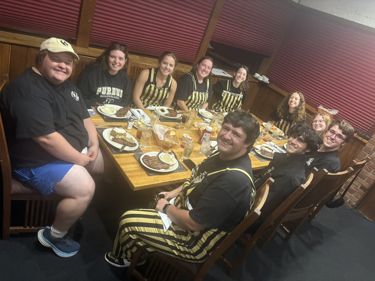 **10/12** What a great crew! We definitely put up a good fight last game against the fighting Illini! It's always great to see our away crew have such a great time.
Special thanks to the Beef House restaurant for the fuel after she game. #purduefootball #boilermakerspecial