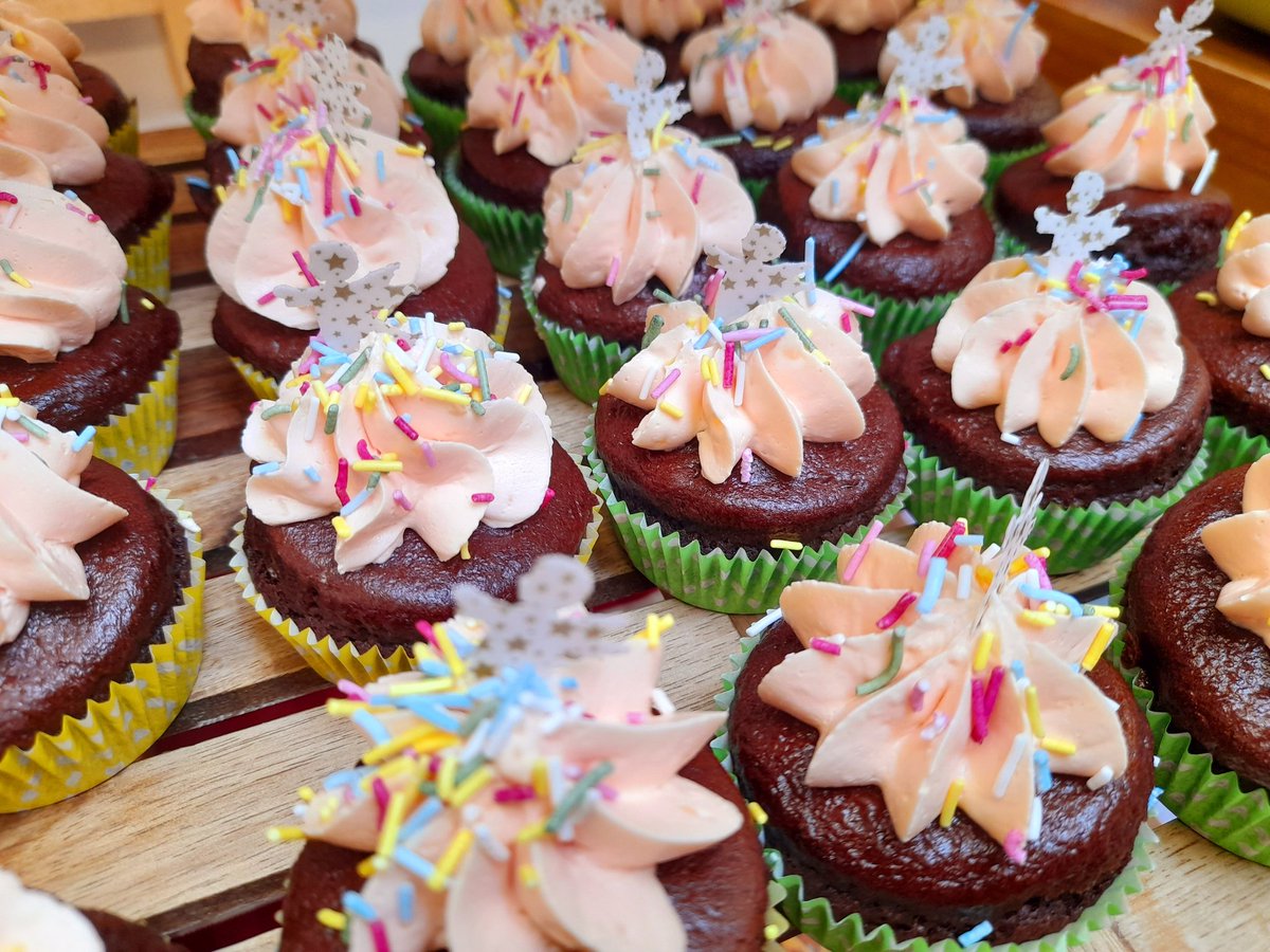 s_stbernard's tweet photo. Guardian Angels day cupcakes 
@HolroydHowe 
@MaryMar89923871 
@melrahaman https://t.co/G5oXognrHt