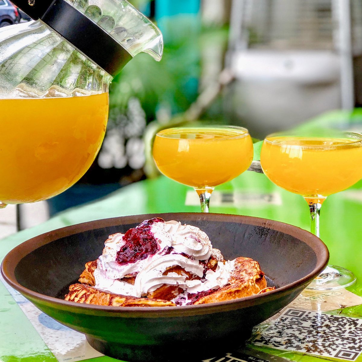 Sweet dreams are made of these: bottomless mimosas and waffle french toast. Get day-drunk with us the classy way 💁‍♀️💁‍♂️. Every Saturday and Sunday from noon til 3pm. 

2 hour time limit on bottomless mimosas