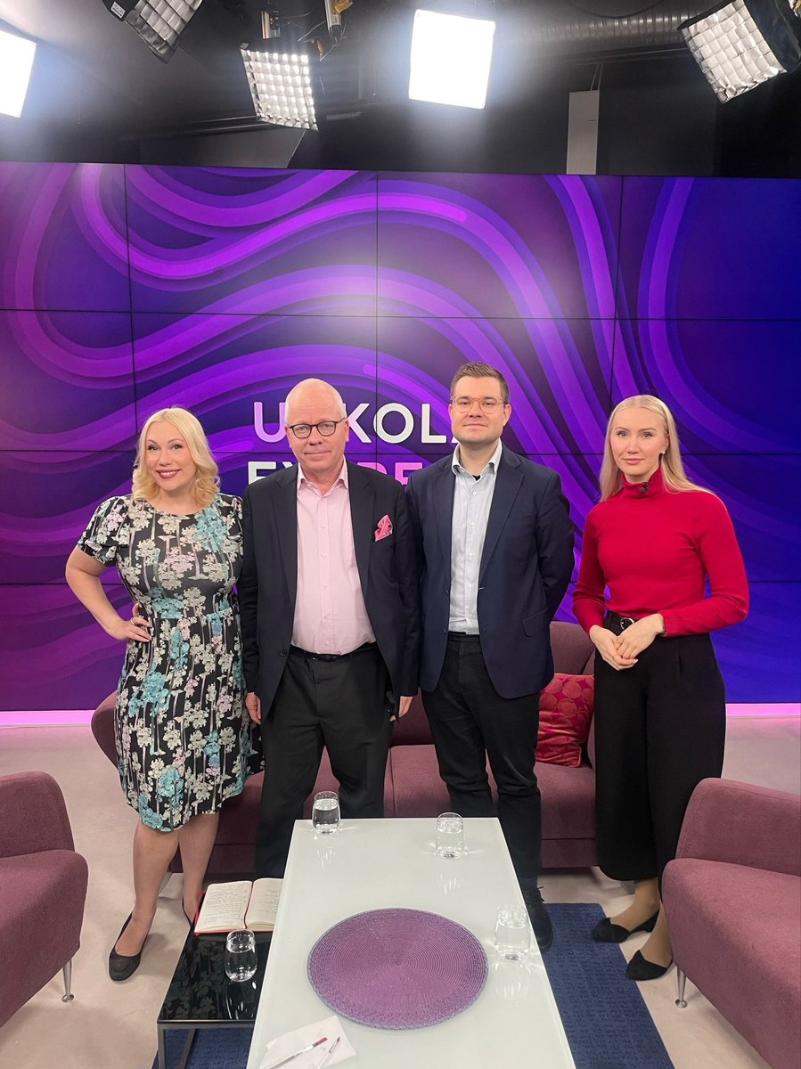 Ukkola Expressissä puhumme tänään mm nuuskasta, eduskunnan karusta työilmapiiristä ja median Puhakka-uutisoinnista. Alfa klo 20 - tai jo nyt täällä:
 permanto.fi/embed/video/22… @pinjaperholehto  <a href="/HarriSaukkomaa/">Harri Saukkomaa</a> ja <a href="/RobertSundman/">robert sundman</a>