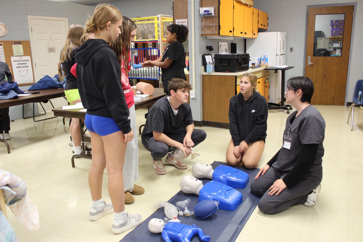 PlatteCountyR3's tweet photo. PCMS 8th graders had an exciting morning exploring future possibilities at Northland Career Center! 🧡🖤🎓✨❤️💙  They got a firsthand look at the amazing programs they can dive into during their junior and senior years. Time to start thinking about high school classes! https://t.co/TNIQ5mhU92