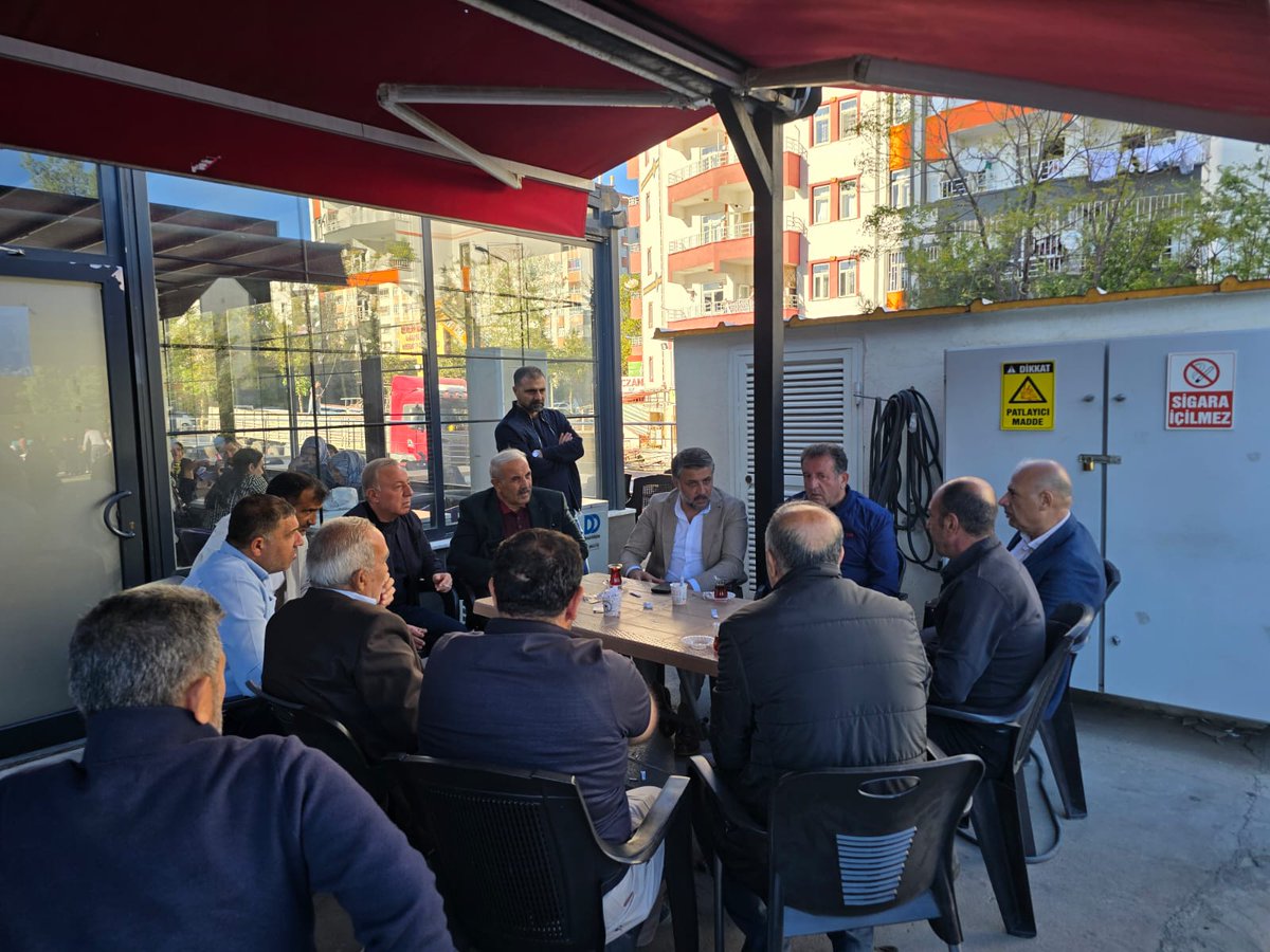 fuatmehmetoglu_'s tweet photo. Hazro'lu hemşehrimizden Ilık ailesini Batı Hastanesi'nde ziyaret ederek geçmiş olsun dileklerimizi ilettik. 

@hazrobld https://t.co/3xs4BuWzoZ
