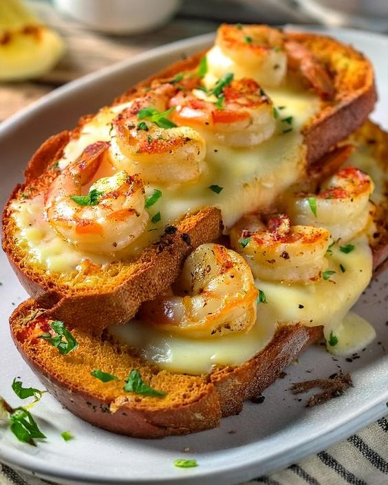 rock716860's tweet photo. Cheesy Garlic Bread Shrimp Grilled cheese 🧀😍😋 https://t.co/Fv9wjHZBIB