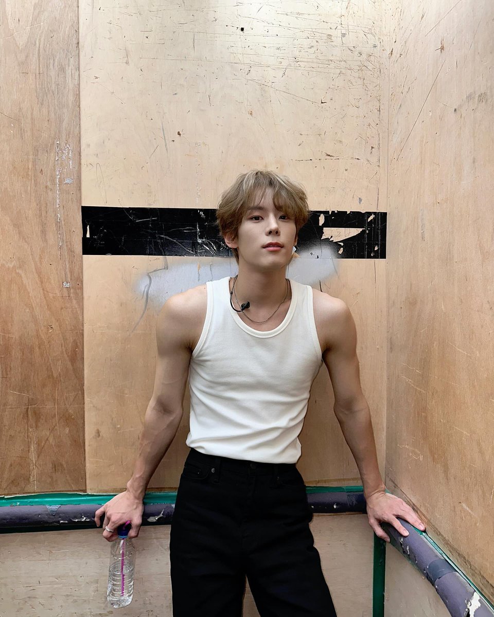 jiseochan's tweet photo. THEY'RE SO HOT IN A WHITE TANK TOP https://t.co/WROU6FrHZk