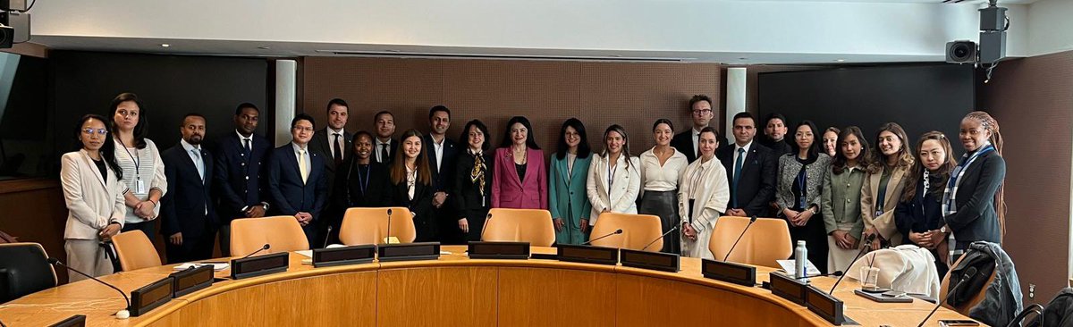 UNODA Geneva (@oda_geneva) on Twitter photo Participants in the 2024 Fellowship Programme meet with Ambassador <a href="/MaritzaChanV/">Maritza Chan</a>, Chair of the First Committee and learn about its working methods and resolutions for the session.
#DisarmamentFellowship #Disarmament Participants in the 2024 Fellowship Programme meet with Ambassador <a href="/MaritzaChanV/">Maritza Chan</a>, Chair of the First Committee and learn about its working methods and resolutions for the session.
#DisarmamentFellowship #Disarmament