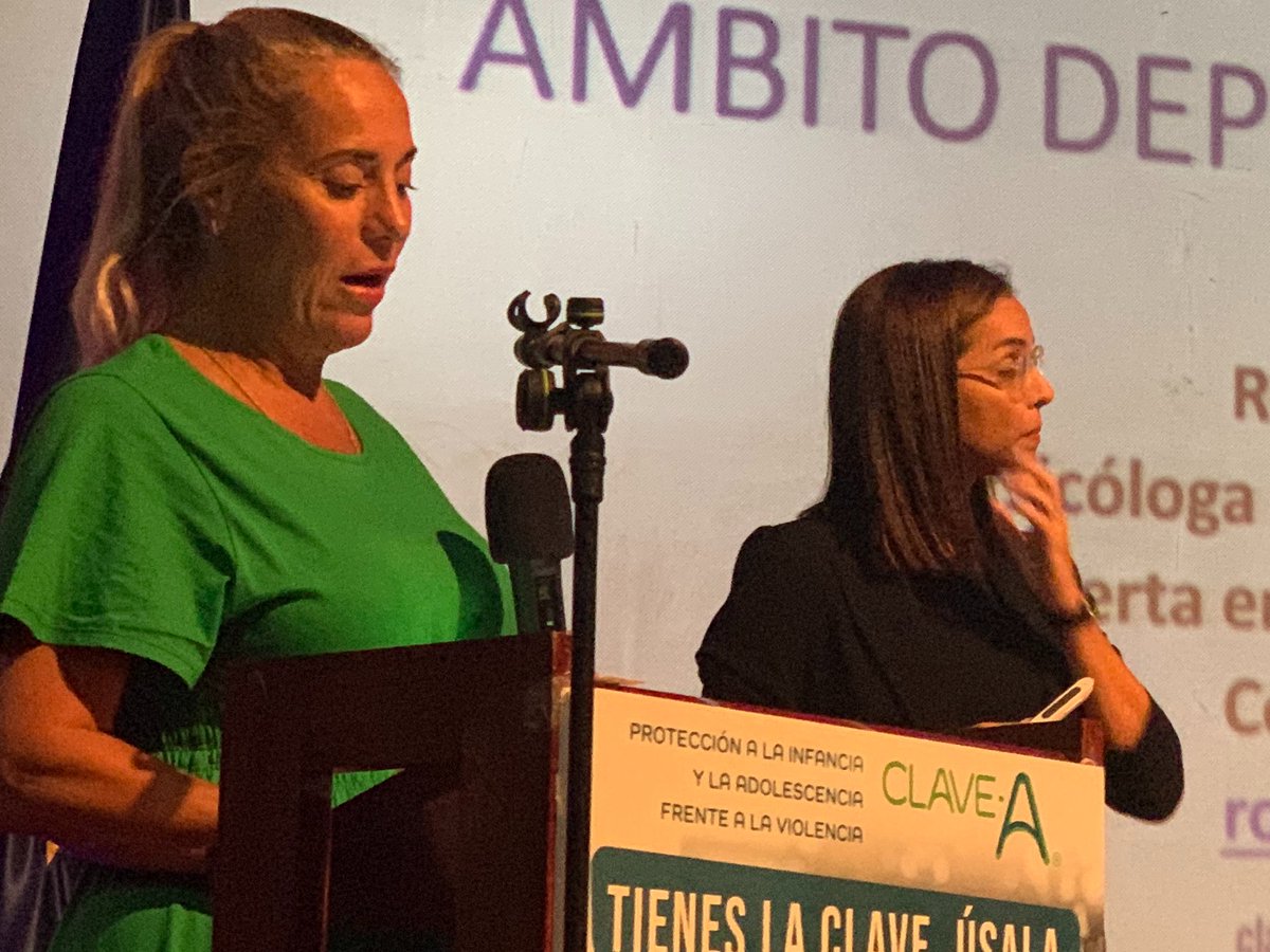 claveaoficial's tweet photo. 📙 JORNADAS CLAVE-A EN TENERIFE

La psicóloga Romina Rey Cattani abre la última sesión de las jornadas @claveaoficial que se celebran en el @ieslalaboral donde se estudia el desarrollo de un entorno protector infantojuvenil. https://t.co/9vpsm2esH0