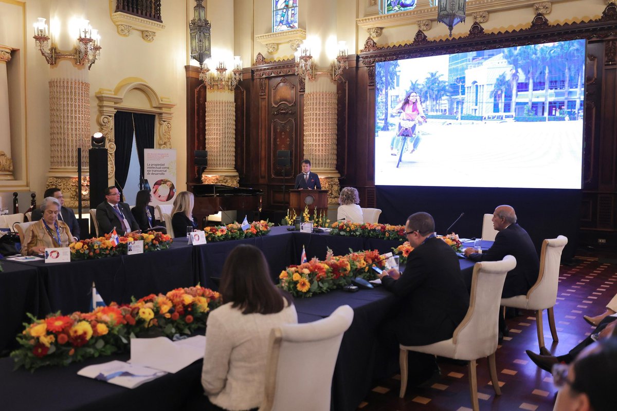 Guatemala es la sede oficial de la VIII Reunión de Ministros de Centroamérica y República Dominicana, donde se discuten políticas sobre #PropiedadIntelectual como eje de desarrollo. Un evento clave para impulsar la innovación y la creatividad en la subregión. #OMPI2024 🇬🇹