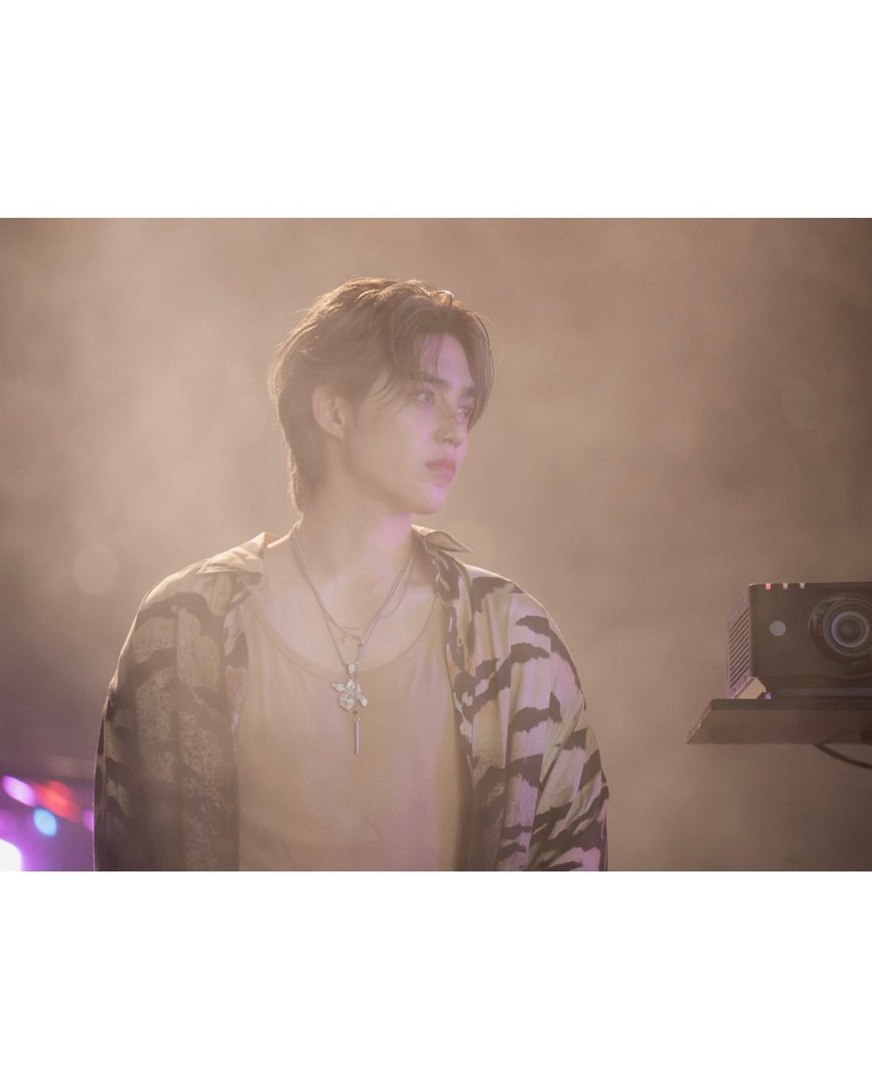 Despite the heavy fog surrounding me, my appearance remains unchanged. You can still see me clearly, even my face. The fog, instead of obscuring, adds a beautiful aesthetic to these portraits, enhancing the mood and depth of the shot.