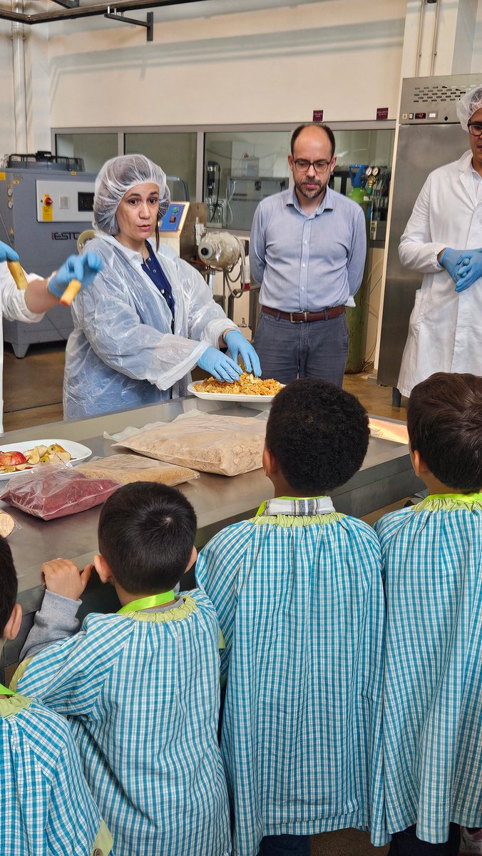 Tagusvalley_PT's tweet image. 📍No passado dia 17 de outubro, celebrámos o Dia Mundial da Alimentação, recebendo a visita de 20 alunos (dos 4 aos 5 anos), do Centro Social Interparoquial de Abrantes às instalações do INOV.LINEA – Tecnologias Alimentares.
.
.
.
.
.
#TAGUSVALLEY #abrantes #mediotejo #inovlinea