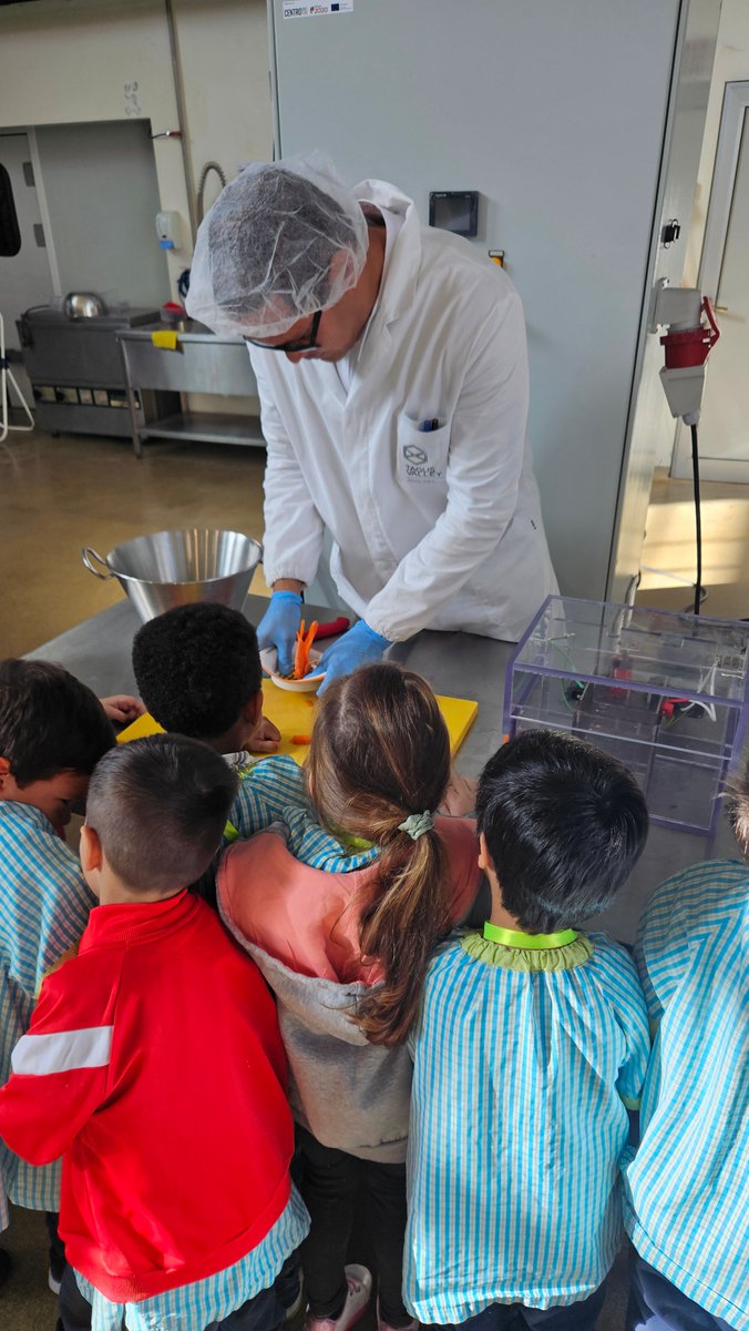 Tagusvalley_PT's tweet image. 📍No passado dia 17 de outubro, celebrámos o Dia Mundial da Alimentação, recebendo a visita de 20 alunos (dos 4 aos 5 anos), do Centro Social Interparoquial de Abrantes às instalações do INOV.LINEA – Tecnologias Alimentares.
.
.
.
.
.
#TAGUSVALLEY #abrantes #mediotejo #inovlinea