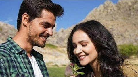 Senli herşey güzel 
gözlerindeki gülücükle beraber...