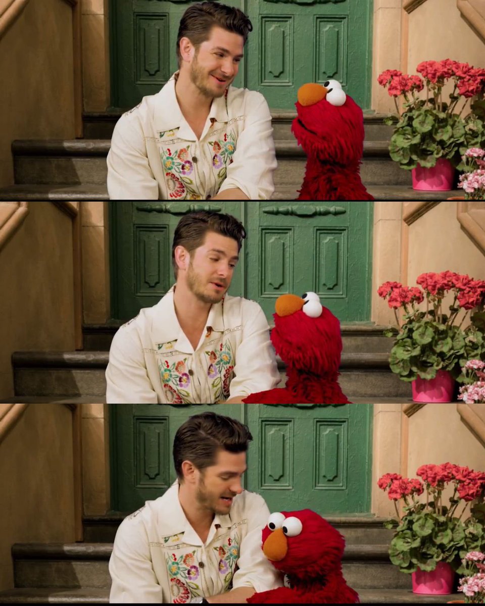 CONMOVEDOR 🥹 #AndrewGarfield habló con #Elmo de #PlazaSesamo sobre sus sentimientos de tristeza por la reciente pérdida de su madre, esto para ayudar a otras personas que pasan por un duelo. 

“Cuando la extraño, recuerdo que lo hago porque me hizo muy feliz, puedo celebrarla y