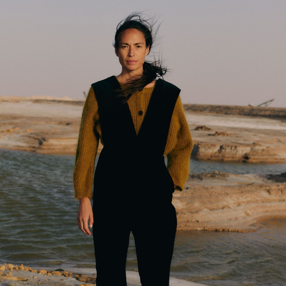 NEW COLLECTION · Fluid silk velvet dresses, astral-print jacquard separates, and delicate jewellery by Helena Rohner.

Shop Women's New In → buff.ly/31o4gPP