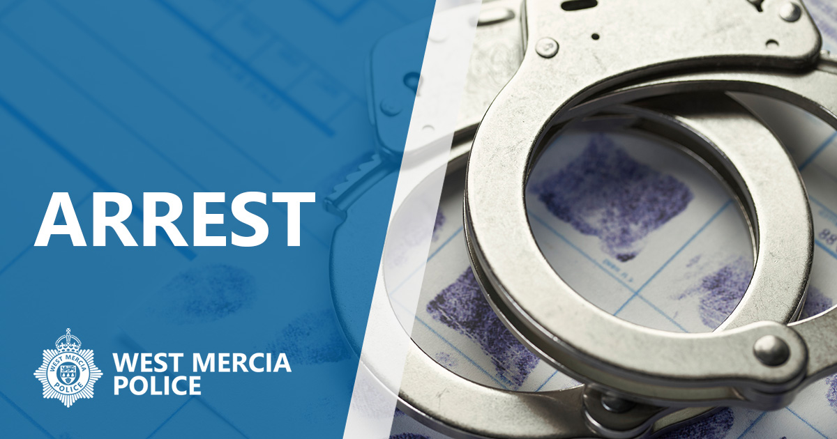 Five people have been arrested for drug offences after police executed a warrant in Hereford yesterday (17 October)

Four men and a woman  were arrested at a property on Waterfield Road. 

Read more: orlo.uk/Gjcik