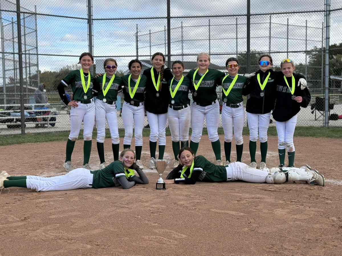 ANOTHER ONE! Congrats 12U Gordon on their 2nd place finish at the WI Lightning Queen of the Diamond! Great fall! 💚🐔