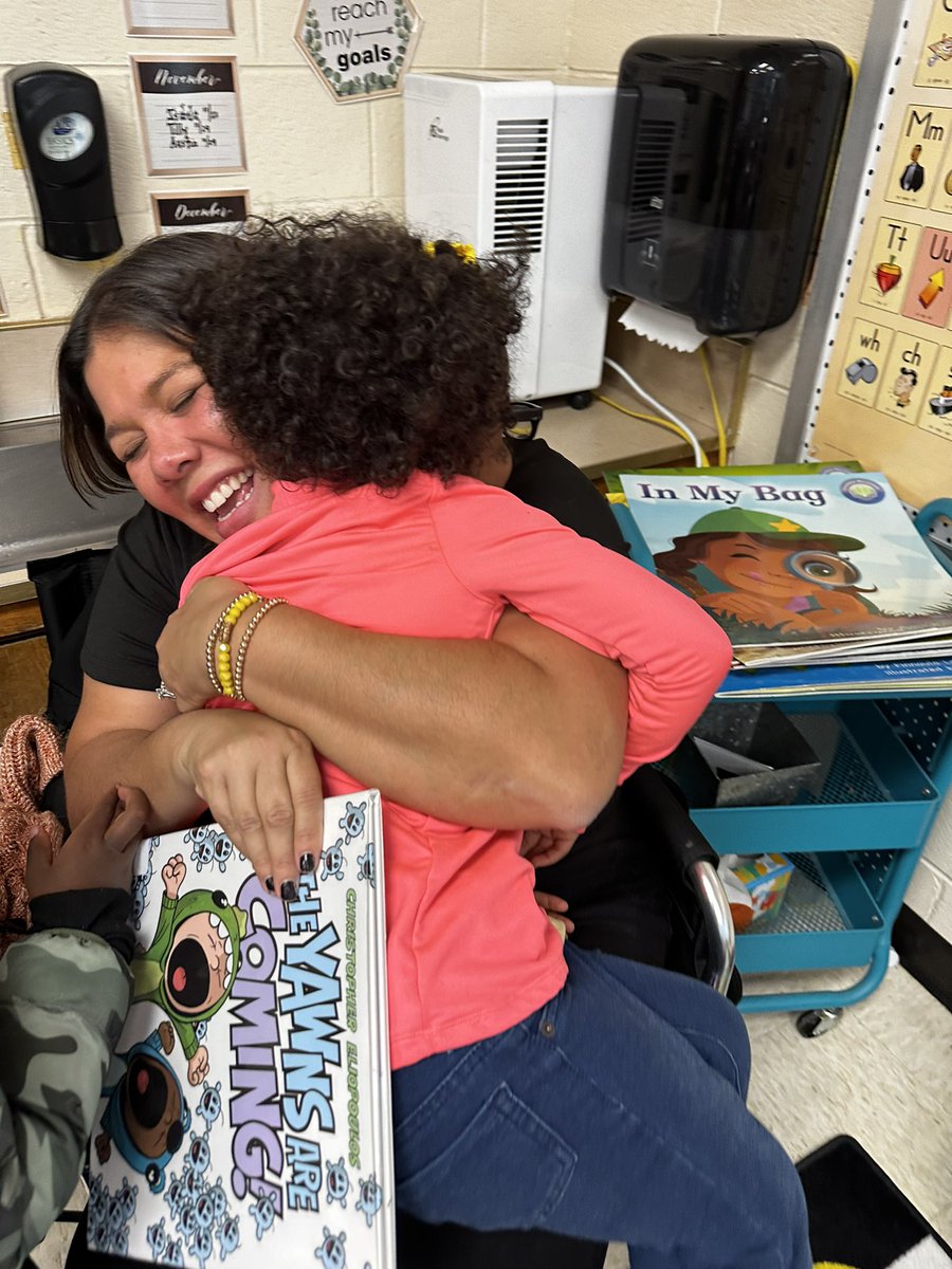 HaugMrs's tweet photo. Thank you for being our mystery reader Mrs. O’Rane! https://t.co/DzjaIXeJ4E