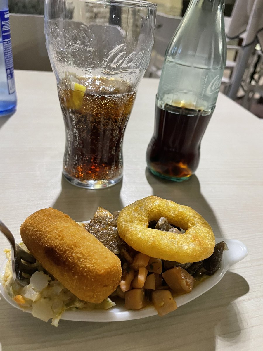 SolerCatalina's tweet image. 1,2,3…fira des pebre bord 🌶️, inauguració de l’exposició de Javier Marisca, nit de les espelmes i per acabar es variat de sempre #felanitxéslasevagent #orgullfelanitxer