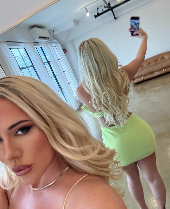 3 pic. Couldn&rsquo;t decide 🤳🏻 https://t.co/8JOC6aGEvF