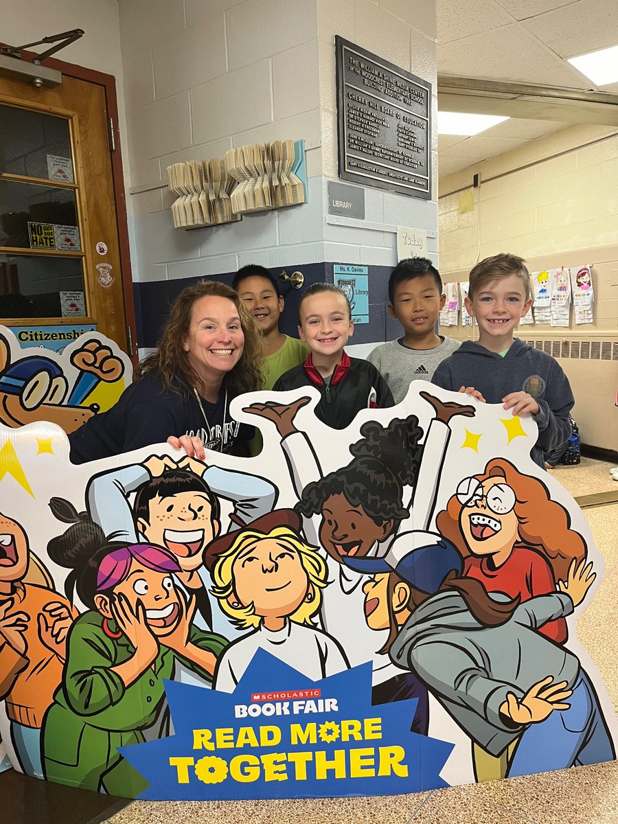 CHSPBoyleGrade3's tweet photo. We 💙 Book Fair! @ChpsTweets @WoodcrestES https://t.co/e82fj3CKwq