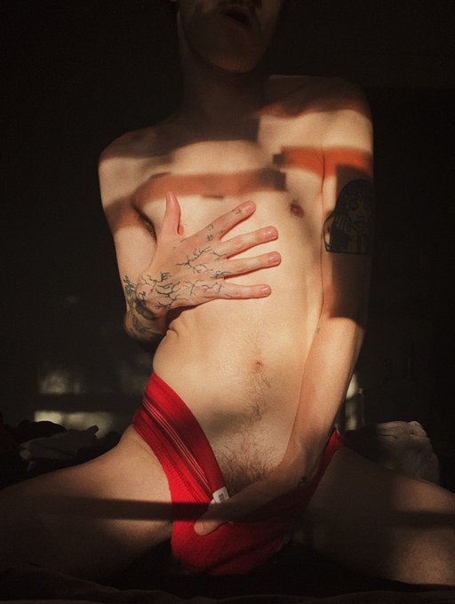 Watch druuuling 🤤's leaked NSFW photo on TwXstars