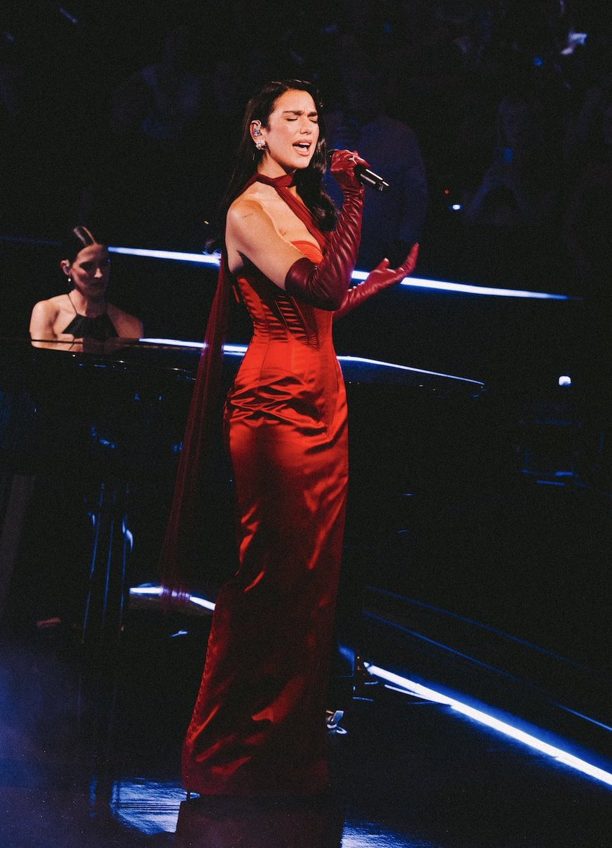 _na1ko's tweet photo. viral tiktok videos of Dua Lipa live at the Royal Albert Hall; a thread https://t.co/6bqBXUoglt