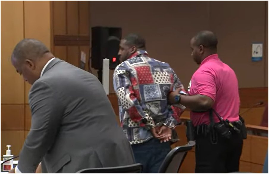 AVFTP1's tweet photo. I think Mounk Tounk just got 5 years in prison, but as usual, NiceNasty Whitaker was talking in riddles. #YSLTrial https://t.co/GMm9eTG8Ab