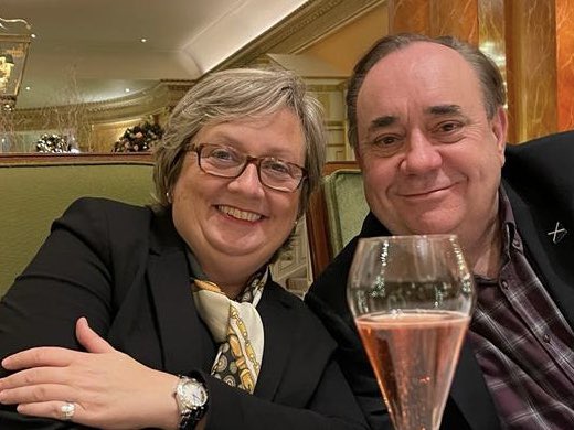 joannaccherry's tweet photo. It was the privilege of my life to call Alex Salmond my friend &amp; to stand by his side. I’m glad he’s home. Tonight my thoughts are with Moira, his family &amp; all who loved him. 🏴󠁧󠁢󠁳󠁣󠁴󠁿 https://t.co/Uv9UWHPrHH