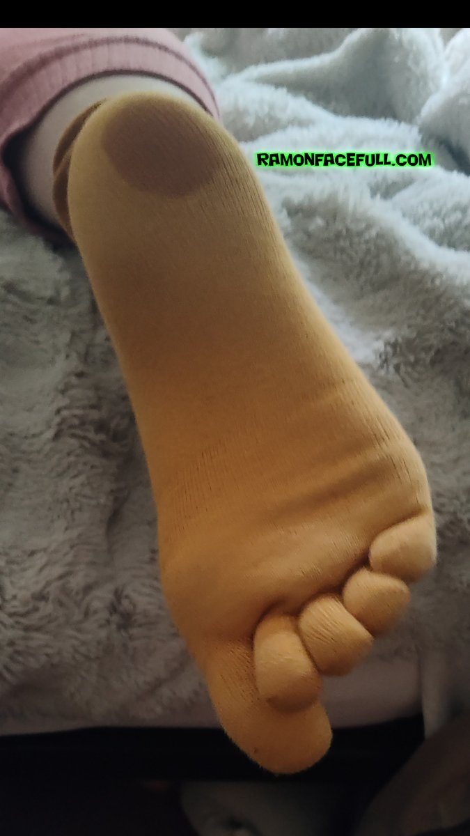 RamonFacefull's tweet photo. If you have EVER wondered WHY my socks smell like they do...😅
I'm kind of a sweaty one 😝
and yes I sell them 😘❤️ Bell https://t.co/VM7M6mpFLQ